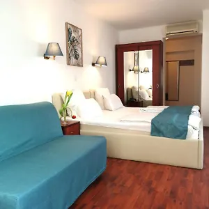 4* מלון Atrium Center