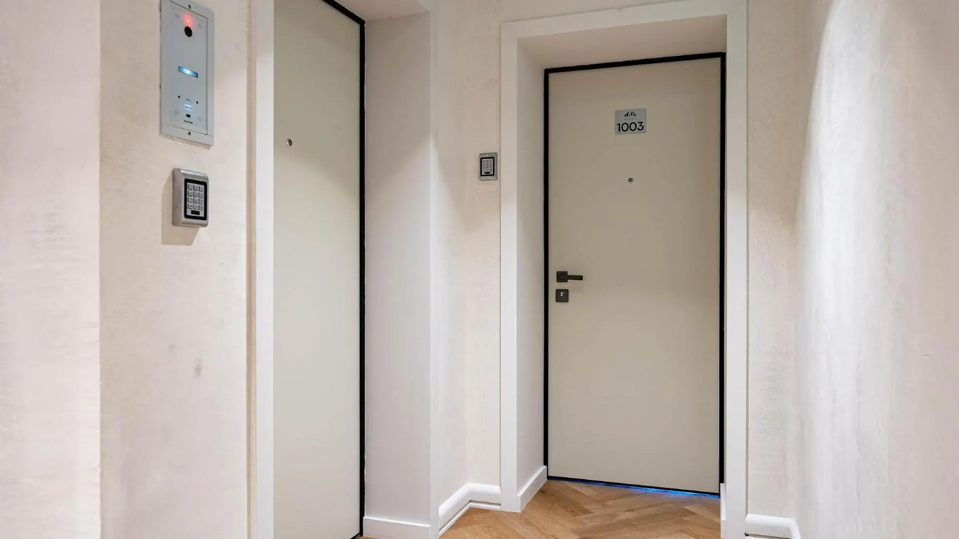 בוקרשט Novos Aparthotel 0*,  רומניה